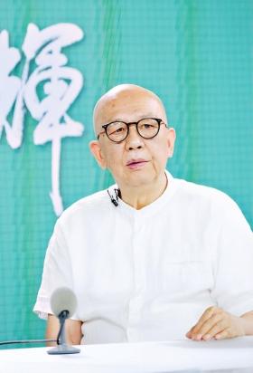 名家现场挥毫书写一人高“黄鹤”，市民在家门口品享书法文化盛宴